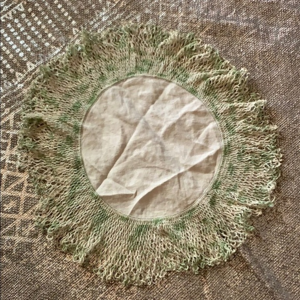 ESTATE ITEM Doily 16 x 16